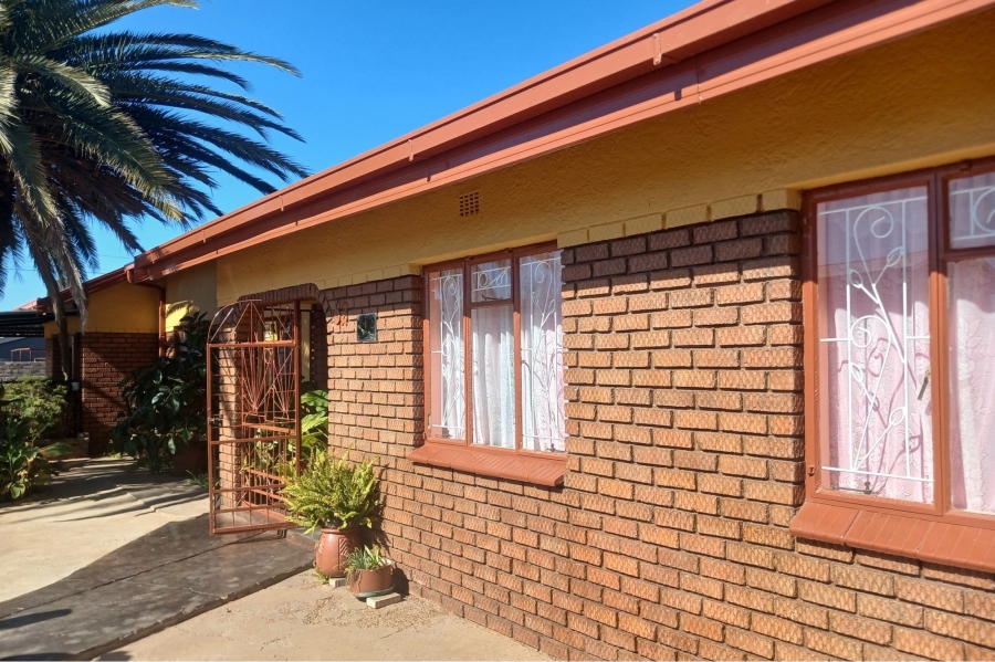 4 Bedroom Property for Sale in Roodepan Northern Cape